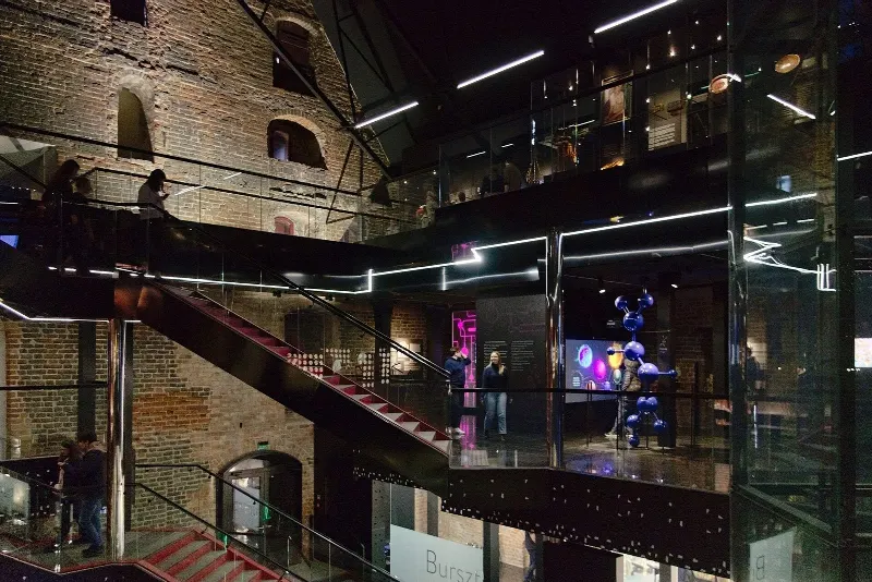 Wnętrze Muzeum Bursztynu w Wielkim Młynie w Gdańsku