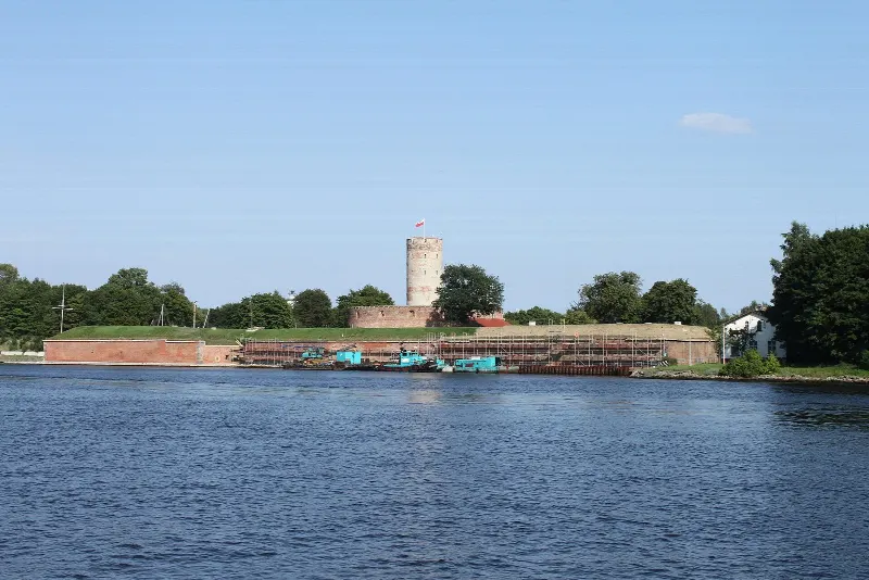 Twierdza Wisłoujście widziana od strony Martwej Wisły