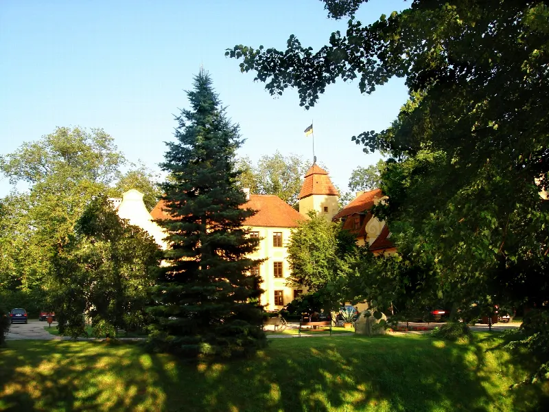 Zamek w Krokowej, sąsiedniej miejscowości Parszczyc